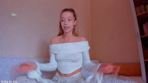 Snapshot of amazing_roxana chatting on September 21, 2025, 9:11 am Roxy online show from September 21, 2025, 9:11 am