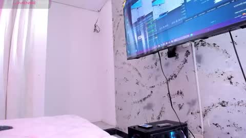 Sara  online show from October 8, 2025, 12:03 pm