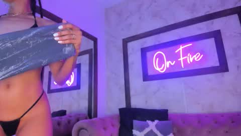 Snapshot of ambaar_moon_ chatting on December 2, 2025, 3:40 pm Ambar online show from December 2, 2025, 3:40 pm