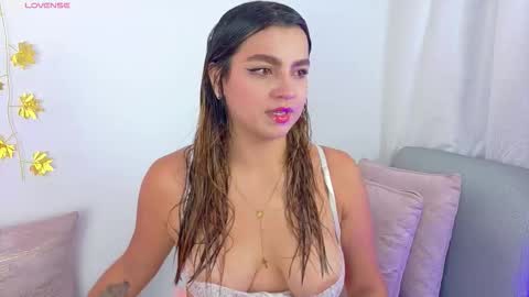 Snapshot of ambar_carterr chatting on December 15, 2025, 3:33 am Ambar online show from December 15, 2025, 3:33 am