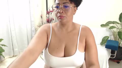  Amber Sofhia  online show from February 18, 2025, 9:09 pm