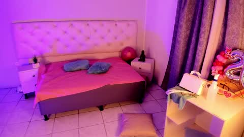  Amber  online show from January 9, 2026, 10:40 am