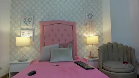 Snapshot of amber__ferrera chatting on December 15, 2025, 8:02 pm amber ferrera online show from December 15, 2025, 8:02 pm