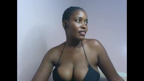 Snapshot of amber_cutie2 chatting on March 7, 2026, 8:00 am amber_cutie2 online show from March 7, 2026, 8:00 am