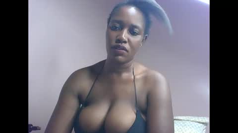 Snapshot of amber_cutie2 chatting on April 18, 2026, 2:04 am amber_cutie2 online show from April 18, 2026, 2:04 am