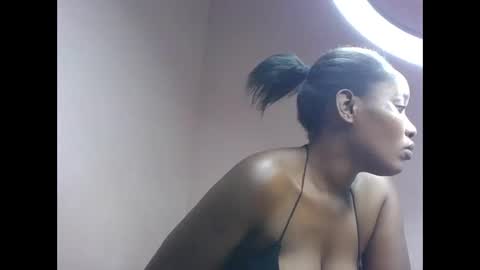 Snapshot of amber_cutie2 chatting on April 23, 2026, 2:35 am amber_cutie2 online show from April 23, 2026, 2:35 am
