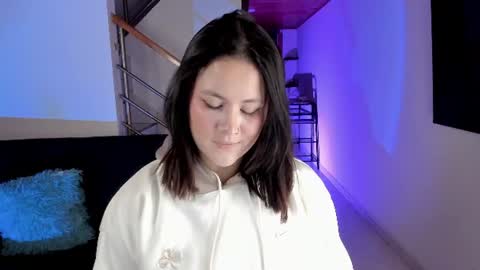 Vivi  online show from July 14, 2026, 3:33 am