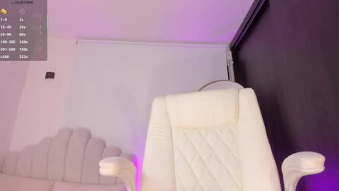 Snapshot of amberlewis_ chatting on April 27, 2026, 4:32 am Amber online show from April 27, 2026, 4:32 am