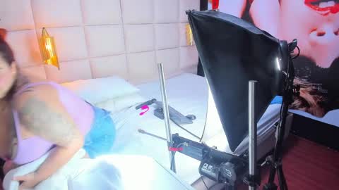 Amber .. online show from April 6, 2026, 7:04 pm