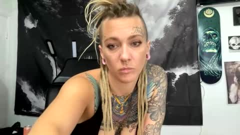 Amberneddie online show from November 15, 2025, 7:32 pm