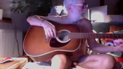 Snapshot of amberr11 chatting on September 23, 2025, 10:24 pm Amberr11 online show from September 23, 2025, 10:24 pm