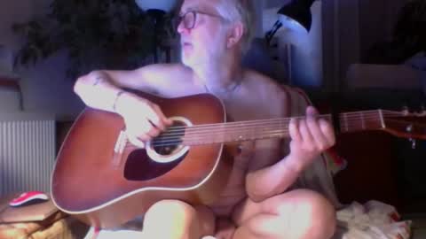 Snapshot of amberr11 chatting on October 27, 2025, 11:20 pm Amberr11 online show from October 27, 2025, 11:20 pm