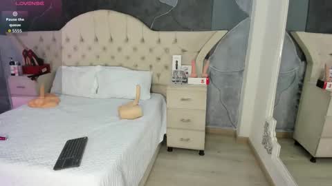 Amber Grey online show from September 22, 2025, 6:43 pm