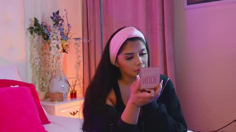 Snapshot of amberseyes chatting on April 22, 2026, 4:37 am Amberseyes online show from April 22, 2026, 4:37 am