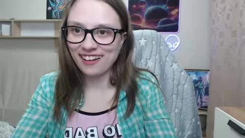 Snapshot of ambersimard chatting on April 19, 2026, 6:10 pm Amber online show from April 19, 2026, 6:10 pm