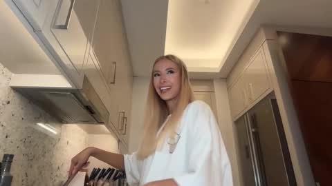 Ambre online show from March 6, 2026, 4:09 am