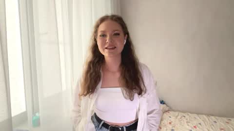 Snapshot of ameeteuscher chatting on May 7, 2026, 10:53 am Mia online show from May 7, 2026, 10:53 am