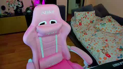 Snapshot of ameli_moon chatting on November 4, 2025, 2:16 pm Eileen online show from November 4, 2025, 2:16 pm