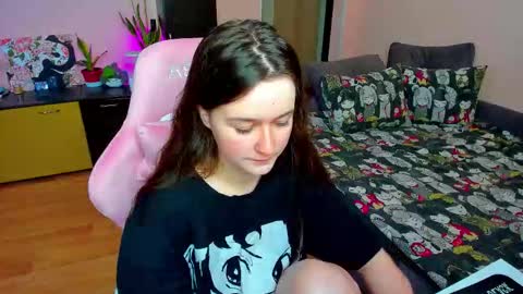 Snapshot of ameli_moon chatting on November 15, 2025, 12:23 pm Eileen online show from November 15, 2025, 12:23 pm