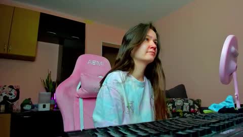 Snapshot of ameli_moon chatting on December 3, 2025, 11:30 am Eileen online show from December 3, 2025, 11:30 am