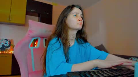 Snapshot of ameli_moon chatting on July 3, 2026, 7:15 am Eileen online show from July 3, 2026, 7:15 am