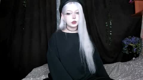 Amelia online show from November 1, 2025, 7:38 pm