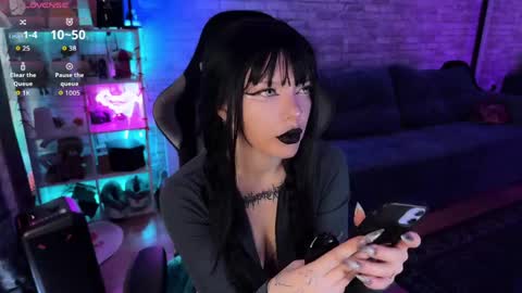 Amelia Aley  online show from April 15, 2026, 9:49 am