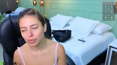 AMELIA online show from September 18, 2025, 7:38 pm