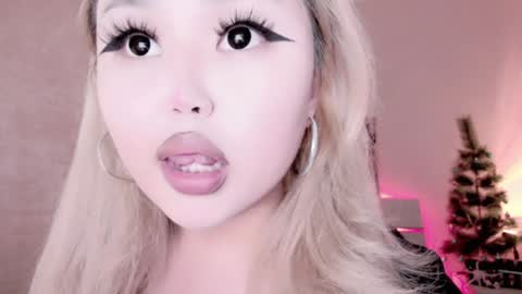 Snapshot of amelia_sunlight chatting on December 19, 2024, 11:25 pm Amelia online show from December 19, 2024, 11:25 pm