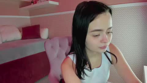 Snapshot of ameliaa_sweetie chatting on December 17, 2024, 12:00 pm Linda online show from December 17, 2024, 12:00 pm