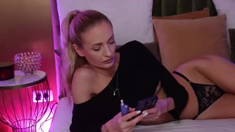Snapshot of ameliaangell chatting on September 26, 2025, 5:22 am Amelia online show from September 26, 2025, 5:22 am