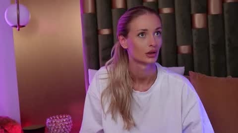 Snapshot of ameliaangell chatting on October 1, 2025, 11:27 am Amelia online show from October 1, 2025, 11:27 am
