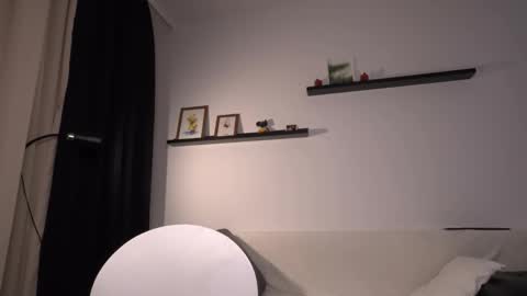 Amelia   online show from November 21, 2025, 3:54 pm