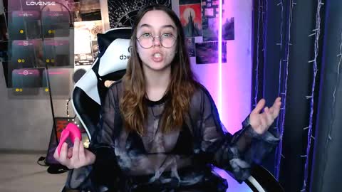 Amelia online show from April 16, 2026, 12:28 pm