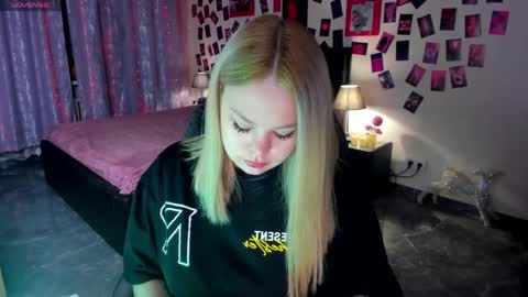 Amelia online show from April 2, 2026, 8:39 pm