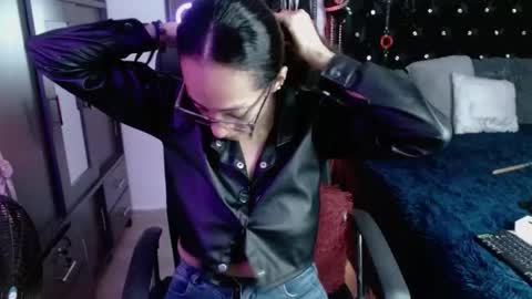 amelie__martinez online show from November 17, 2025, 10:59 pm