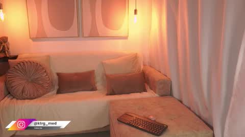 Snapshot of amelie_gonzalez chatting on November 24, 2025, 8:30 pm online show from November 24, 2025, 8:30 pm