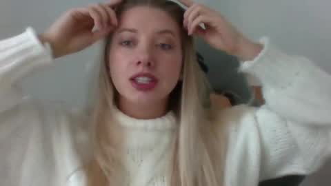 Amelie online show from December 23, 2024, 4:06 pm