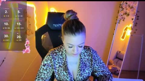 Snapshot of ameliepeach chatting on April 9, 2026, 6:24 pm Amelie online show from April 9, 2026, 6:24 pm