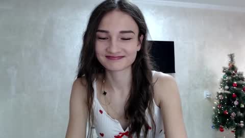 Julia  online show from December 19, 2025, 8:43 am