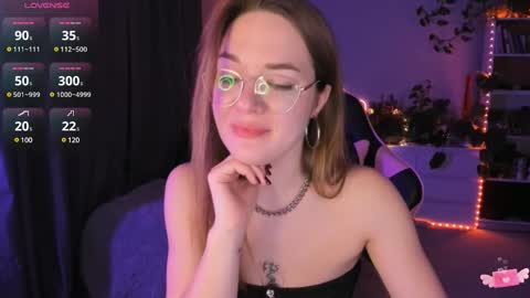 Snapshot of ami_amour_ chatting on December 15, 2024, 3:31 pm Hi-hi I am Kate welcome to my sexy room online show from December 15, 2024, 3:31 pm