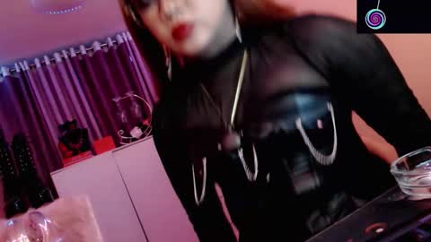 Queen Mireska online show from January 18, 2026, 3:27 pm