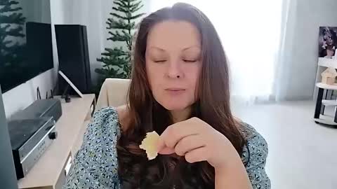 Mila online show from February 9, 2026, 6:39 am