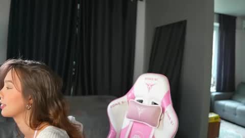 A online show from April 6, 2026, 8:15 am