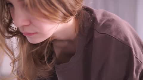 Snapshot of amillygil chatting on December 1, 2025, 5:29 pm Emily online show from December 1, 2025, 5:29 pm