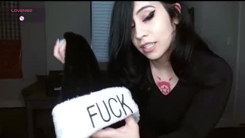 Snapshot of amilustxx chatting on December 22, 2024, 11:20 pm amilust online show from December 22, 2024, 11:20 pm