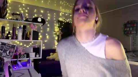 Amily online show from February 21, 2026, 2:07 pm