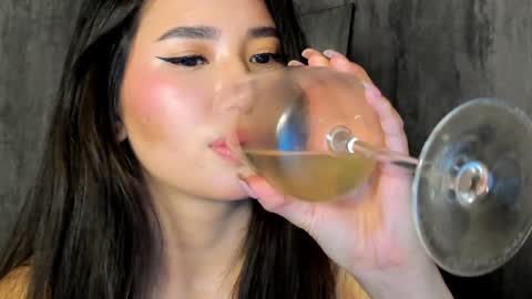 Amina online show from December 4, 2024, 3:32 pm