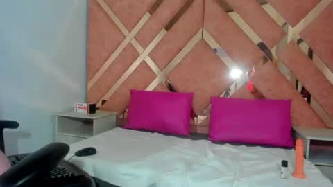 Snapshot of amira_xx2 chatting on July 5, 2026, 7:32 pm amira xx2 online show from July 5, 2026, 7:32 pm