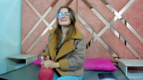 Snapshot of amira_xx2 chatting on August 9, 2026, 8:14 pm amira xx2 online show from August 9, 2026, 8:14 pm